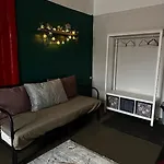 Lejlighed For Big Group - 6 Bedrooms & 2 Same House
