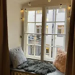 아파트 For Big Group - 6 Bedrooms & 2 Same House *