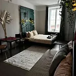 Lejlighed For Big Group - 6 Bedrooms & 2 Same House