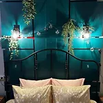 Lejlighed For Big Group - 6 Bedrooms & 2 Same House
