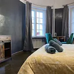 Lejlighed For Big Group - 6 Bedrooms & 2 Same House *