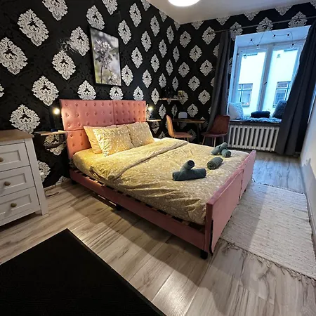 Korter For Big Group - 6 Bedrooms & 2 Same House