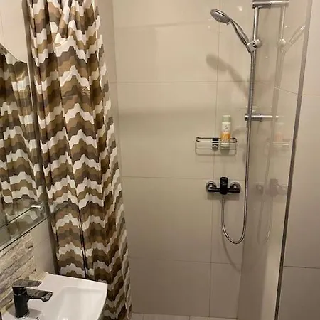 Daire For Big Group - 6 Bedrooms & 2 Same House Tallinn