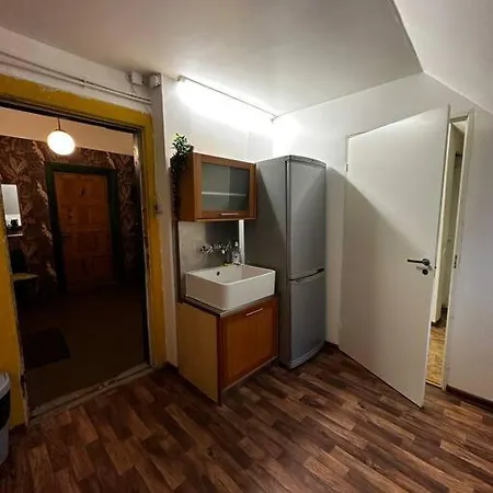 דירה For Big Group - 6 Bedrooms & 2 Same House טאלין