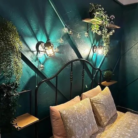 For Big Group - 6 Bedrooms & 2 Same House טאלין