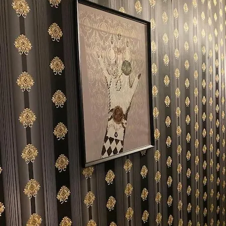 For Big Group - 6 Bedrooms & 2 Same House טאלין