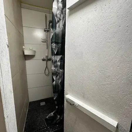 דירה For Big Group - 6 Bedrooms & 2 Same House טאלין