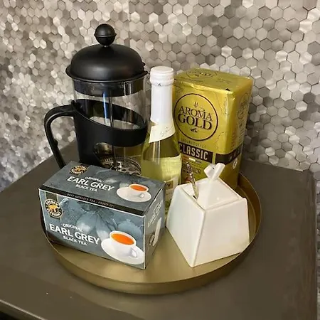 For Big Group - 6 Bedrooms & 2 Same House טאלין