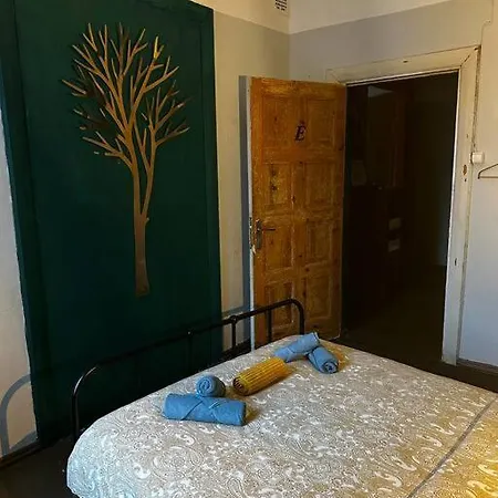 For Big Group - 6 Bedrooms & 2 Same House טאלין