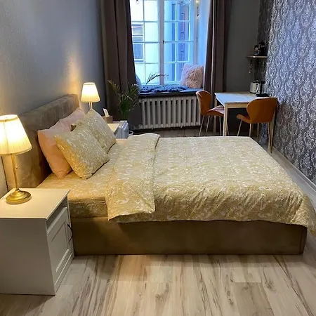 דירה For Big Group - 6 Bedrooms & 2 Same House טאלין