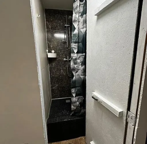 Apartment For Big Group - 6 Bedrooms & 2 Same House