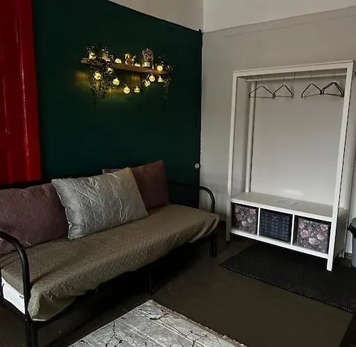 Apartment For Big Group - 6 Bedrooms & 2 Same House