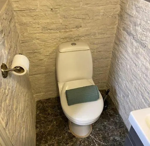 For Big Group - 6 Bedrooms & 2 Same House Reval