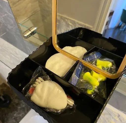 Apartment For Big Group - 6 Bedrooms & 2 Same House *