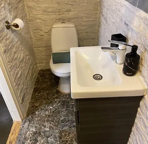 Apartment For Big Group - 6 Bedrooms & 2 Same House