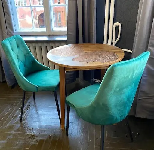 For Big Group - 6 Bedrooms & 2 Same House Reval