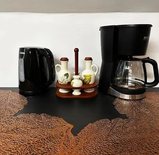 Apartment For Big Group - 6 Bedrooms & 2 Same House *