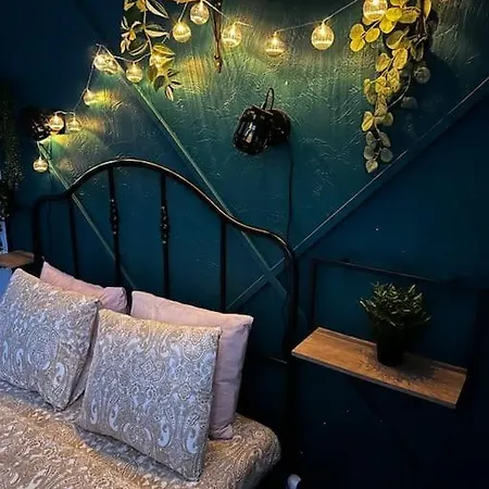 Apartment For Big Group - 6 Bedrooms & 2 Same House *