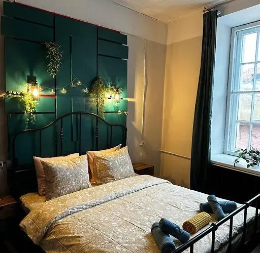 For Big Group - 6 Bedrooms & 2 Same House 塔林