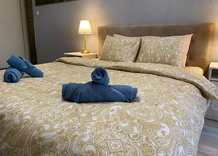 For Big Group - 6 Bedrooms & 2 Same House 塔林