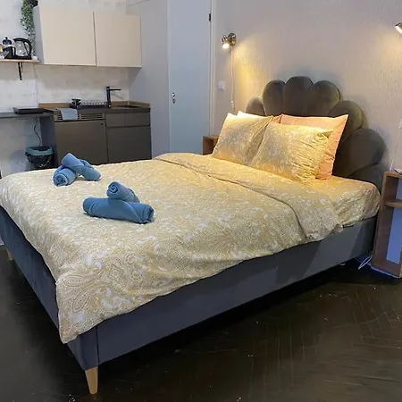 Korter For Big Group - 6 Bedrooms & 2 Same House