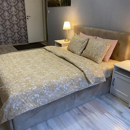 Korter For Big Group - 6 Bedrooms & 2 Same House *